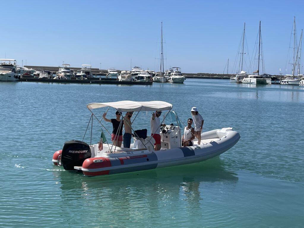noleggio imbarcazioni con skipper a Marina di Ragusa